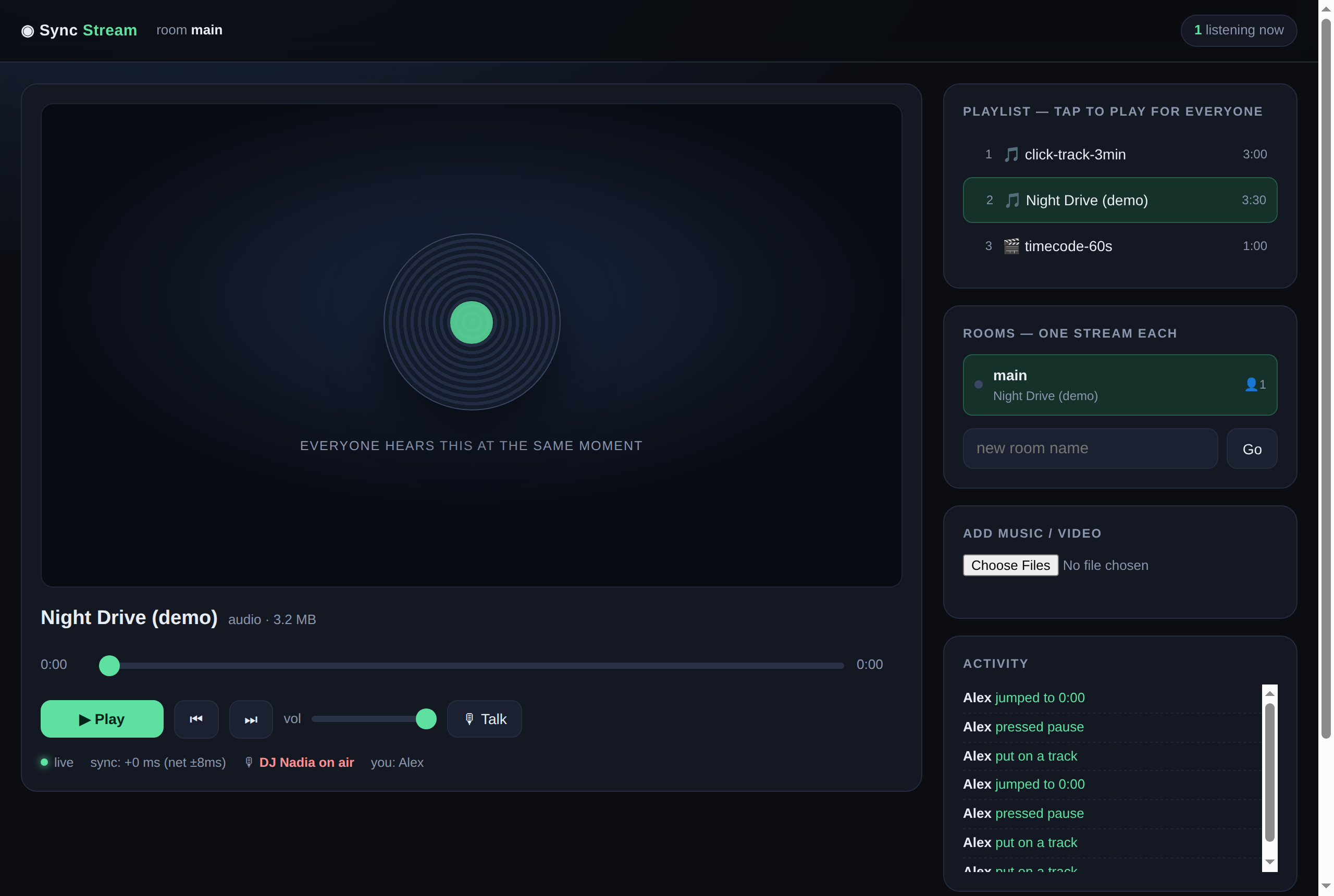 DJ sedang on air dalam Sync Stream
